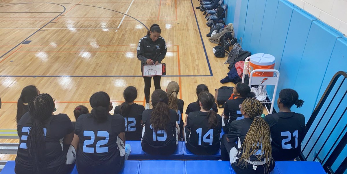 LemanBulls's tweet photo. Great win by Girls JV basketball today beating UNIS in overtime. Go Bulls!!@LemanManhattan https://t.co/1cnM5wThhu