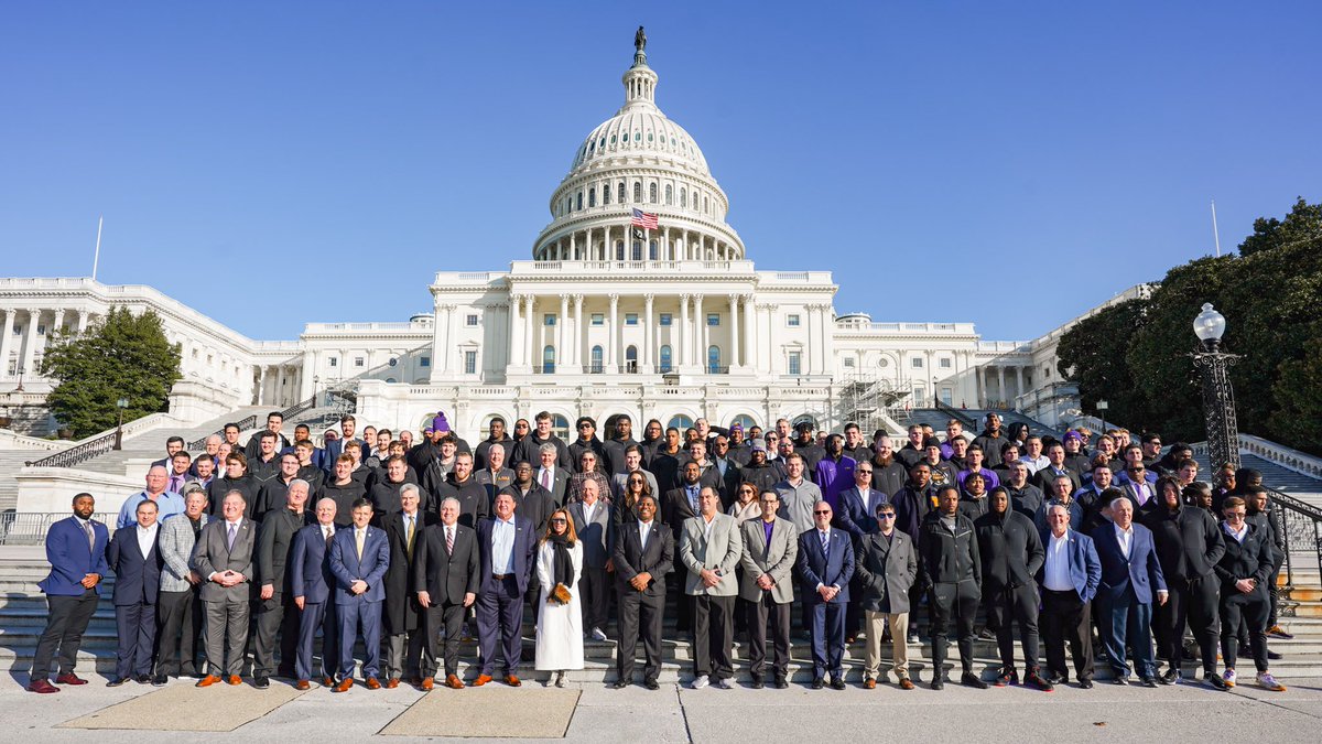 SteveScalise's tweet photo. The NATIONAL CHAMPIONS made it to the United States Capitol! #GeauxTigers https://t.co/vuwP3jbvNV