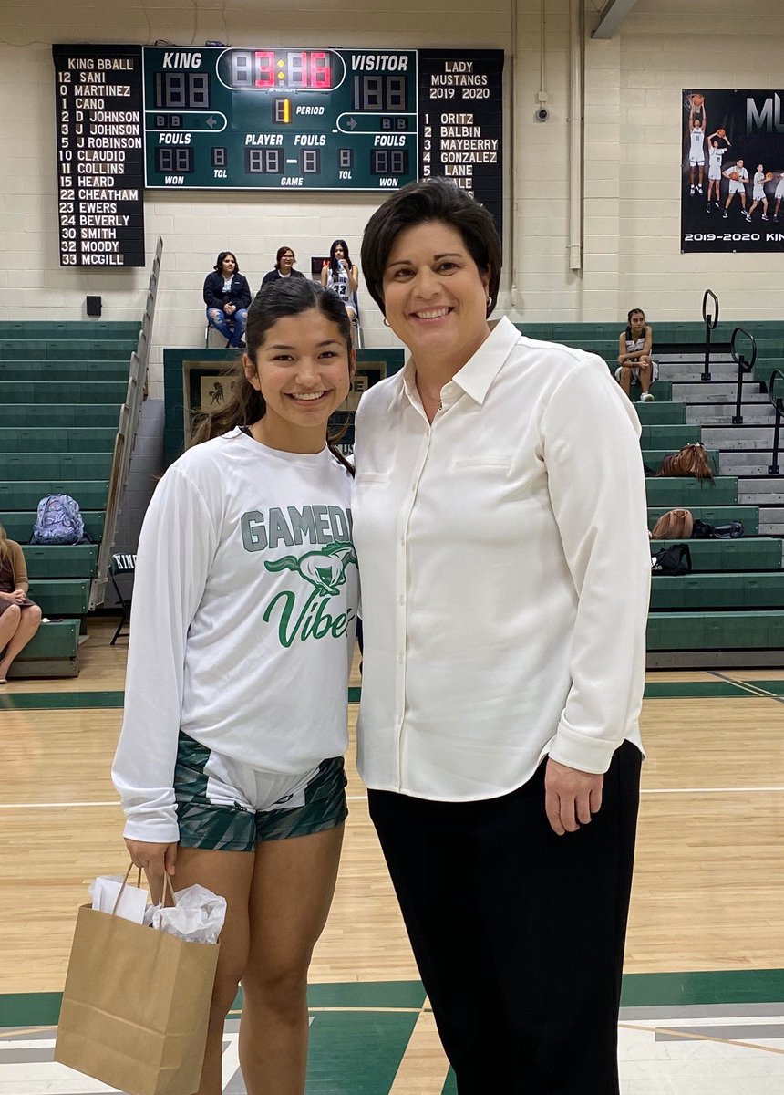 mustang4025's tweet photo. Honored to be asked by @kimbraaaaaa to appreciation night for teachers! #AlwaysATeacherFirst ❤️@kingstudentco @RKHSKingTeam https://t.co/vXG6n4BOSH