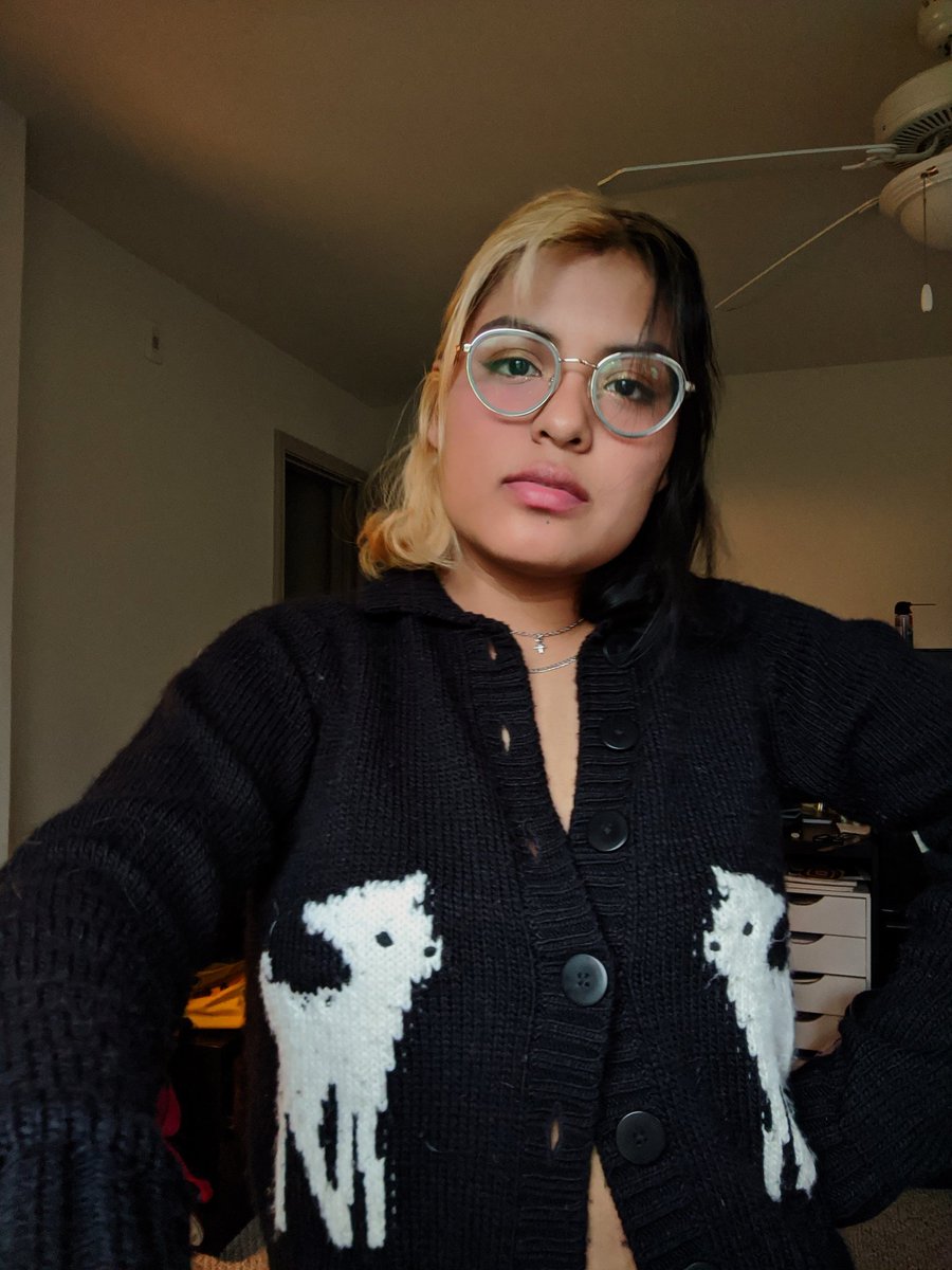 insert_gender's tweet photo. Guess who just took new catfish photos for tinder. It was me. https://t.co/kTmBux3cqB