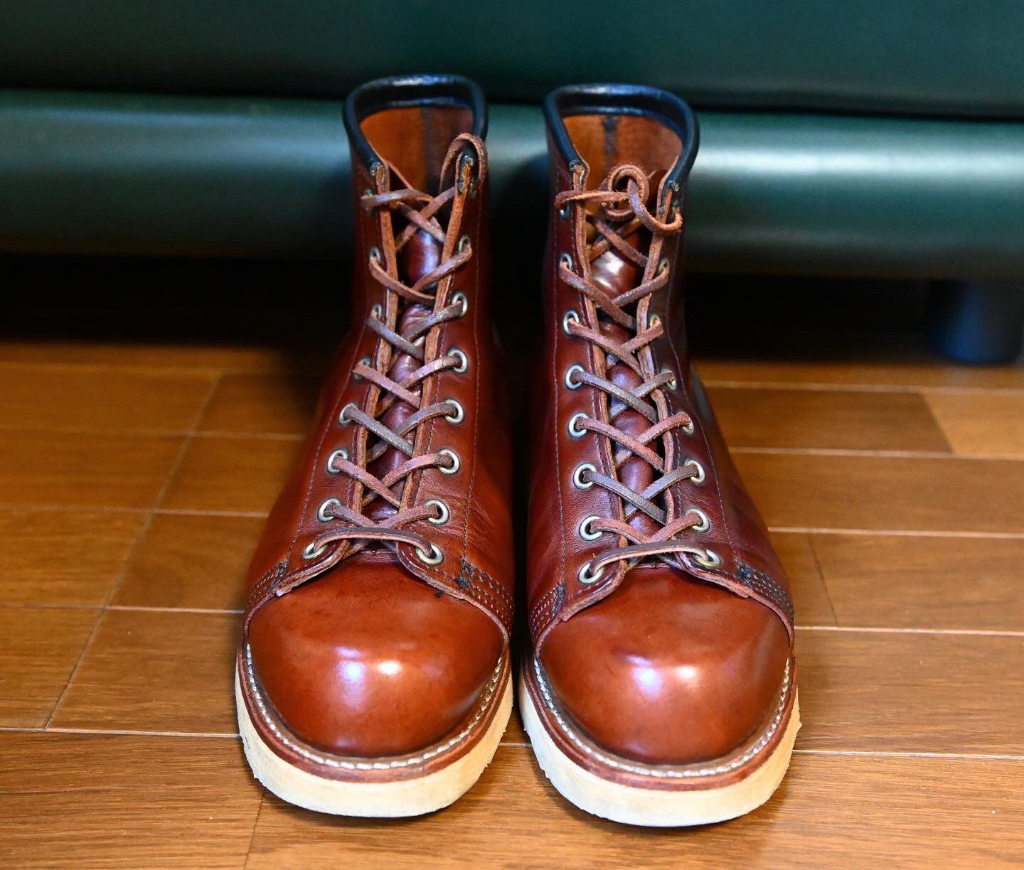 Sthkzn Red Wing 15 レッドウィング100周年の時に出たクロムエクセルシリーズ あまり人気なかったようですが 細身のラストで気に入ってるんです トラ紐は外して同色のレザーレースに交換しています Redwing Monkeyboots Shoecare Shoeshine