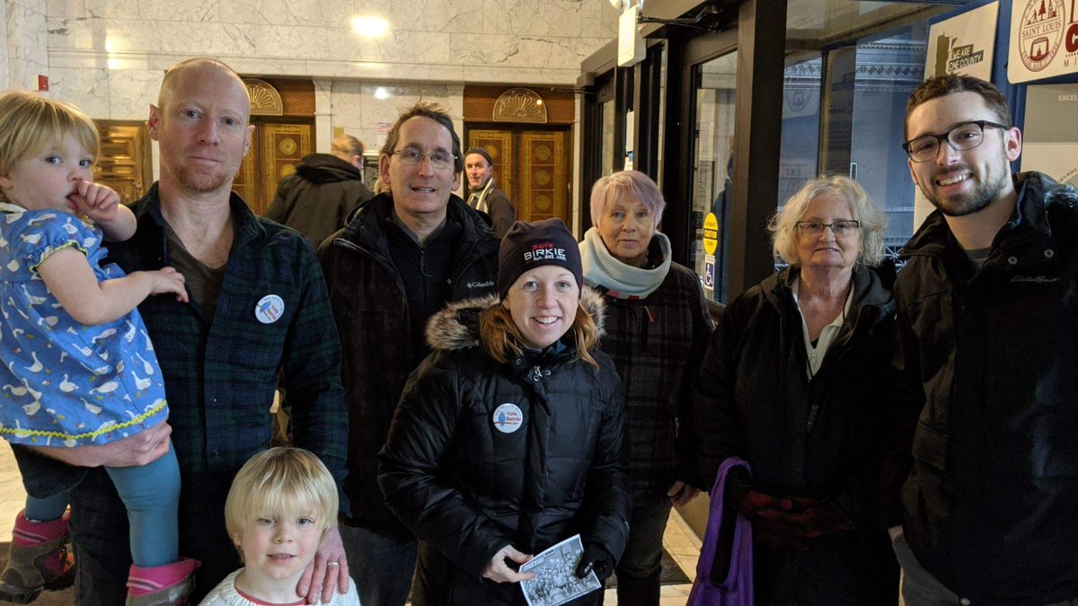 JoelleStangler's tweet photo. there's a literal blizzard and no travel advisory here in minnesota, but folks across the state are still getting out to #VoteEarlyForBernie.

we have supporters organizing in every corner of the state - from albert lea to duluth to st. cloud + more!

#MinnesotaForBernie
#NotMeUs https://t.co/ufGjtbOmcB