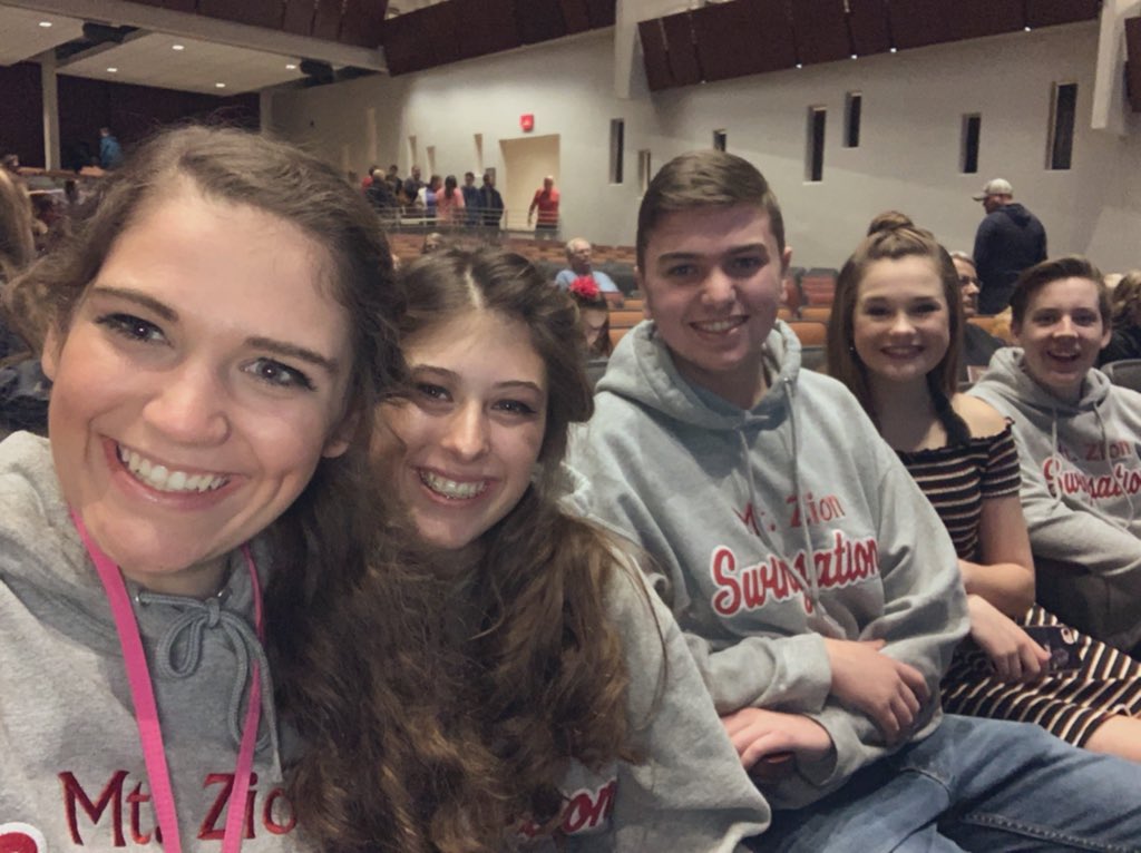 Auton_Dancer's tweet photo. #mtzinvitational20 #showchoir #swingsjadon Ready for a great weekend!!! ❤️❤️❤️ https://t.co/7PBIEYGrBw