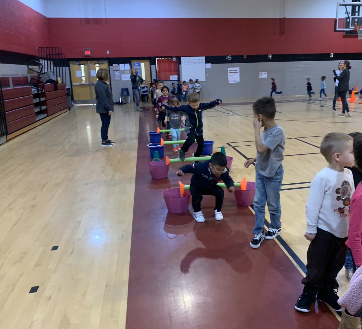 MrsWillisKinder's tweet photo. Wellness Friday anyone? Pre-k decided to learn how to do the obstacle course today! Thank you @hastyfitness for sharing it with us today! @Hasty_Huskies @MrsRoberts_511 @Mrs_Williams_06 https://t.co/97UIVJrZWK