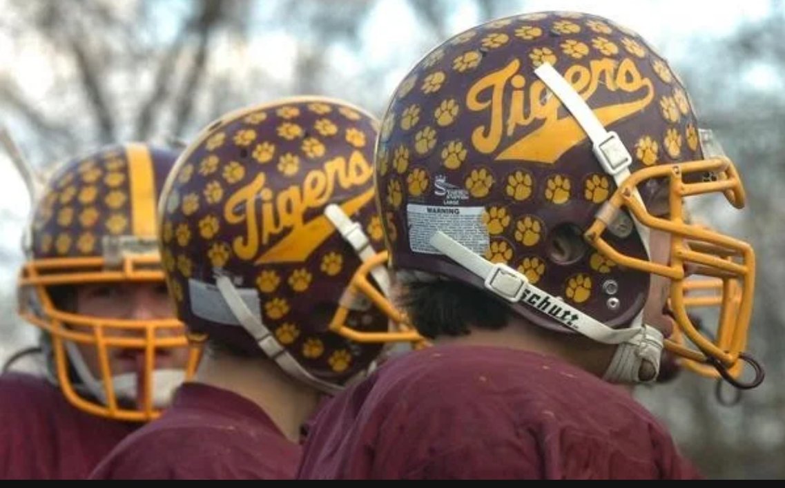 CoachRMcCormack's tweet photo. UMass Dartmouth Football Recruiting has two Huge commitments from the Ocean State! Both hail from the land of Tiverton RI! These are two AWESOME Future Corsairs! Let's Goooooo! #WINTHEREP @CorsairFootball @UMassDAthletics @THSAthletics3 https://t.co/PBPmaKsb7M