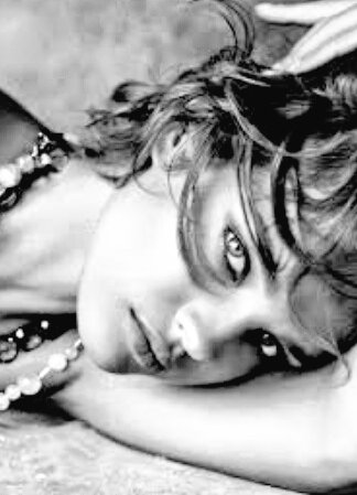 ⠀

"حاسة اني هلكانة من كتر التفكير ف كل حاجه."😟

⠀