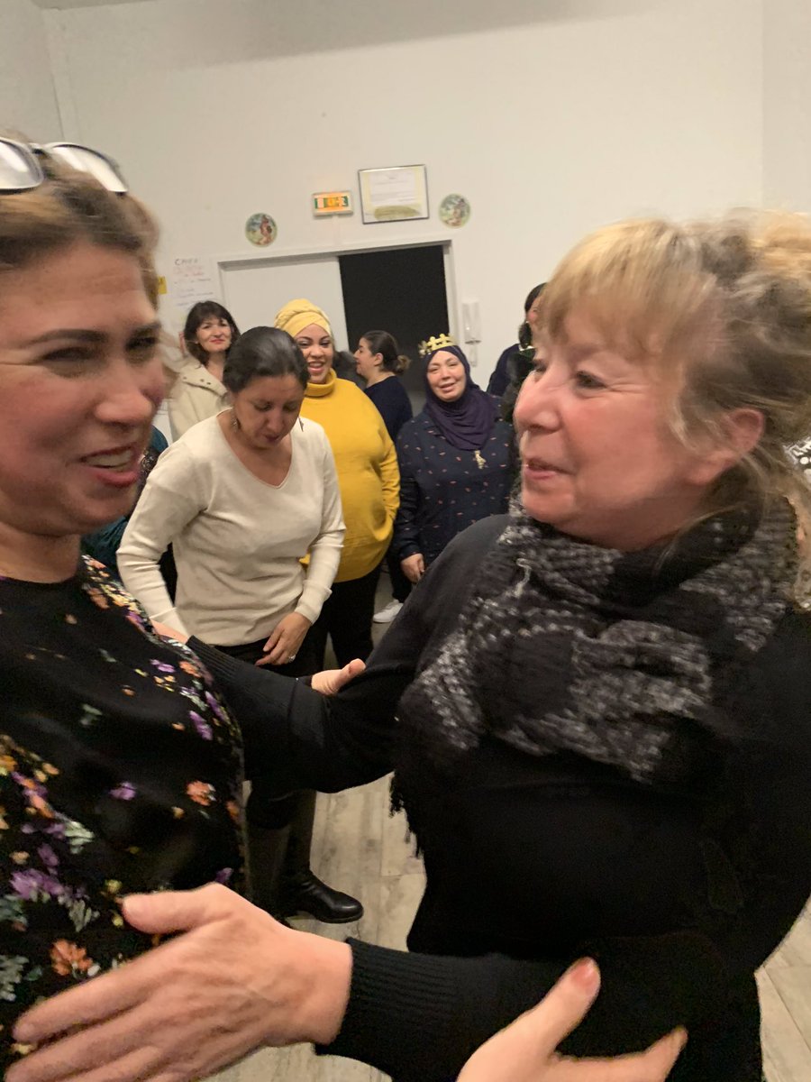 olga_johnson's tweet photo. Belle soirée-galette de l’asso #QuartierDeSoleil. Merci à Hana, Hamida et l’équipe de sortir les femmes de l’isolement à travers la création artistique, l’entraide, le lien intergénérationnel.
Merci aux associations présentes.
#EpinettesBessières @ParisEnsemble75 #AvecBenjamin https://t.co/FEdMZjwubY
