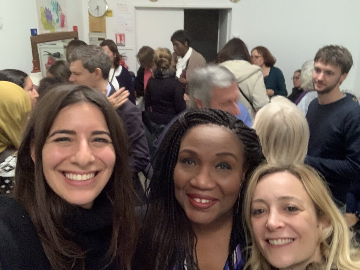 olga_johnson's tweet photo. Belle soirée-galette de l’asso #QuartierDeSoleil. Merci à Hana, Hamida et l’équipe de sortir les femmes de l’isolement à travers la création artistique, l’entraide, le lien intergénérationnel.
Merci aux associations présentes.
#EpinettesBessières @ParisEnsemble75 #AvecBenjamin https://t.co/FEdMZjwubY