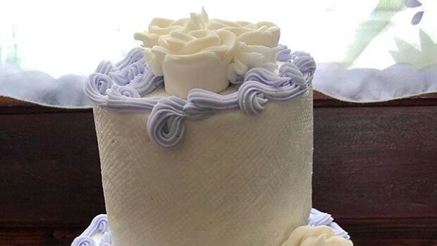 FQWeddings's tweet photo. Ask us about @voodoosweets.  It is a great day for #cake. https://t.co/WnXYIYeIjw