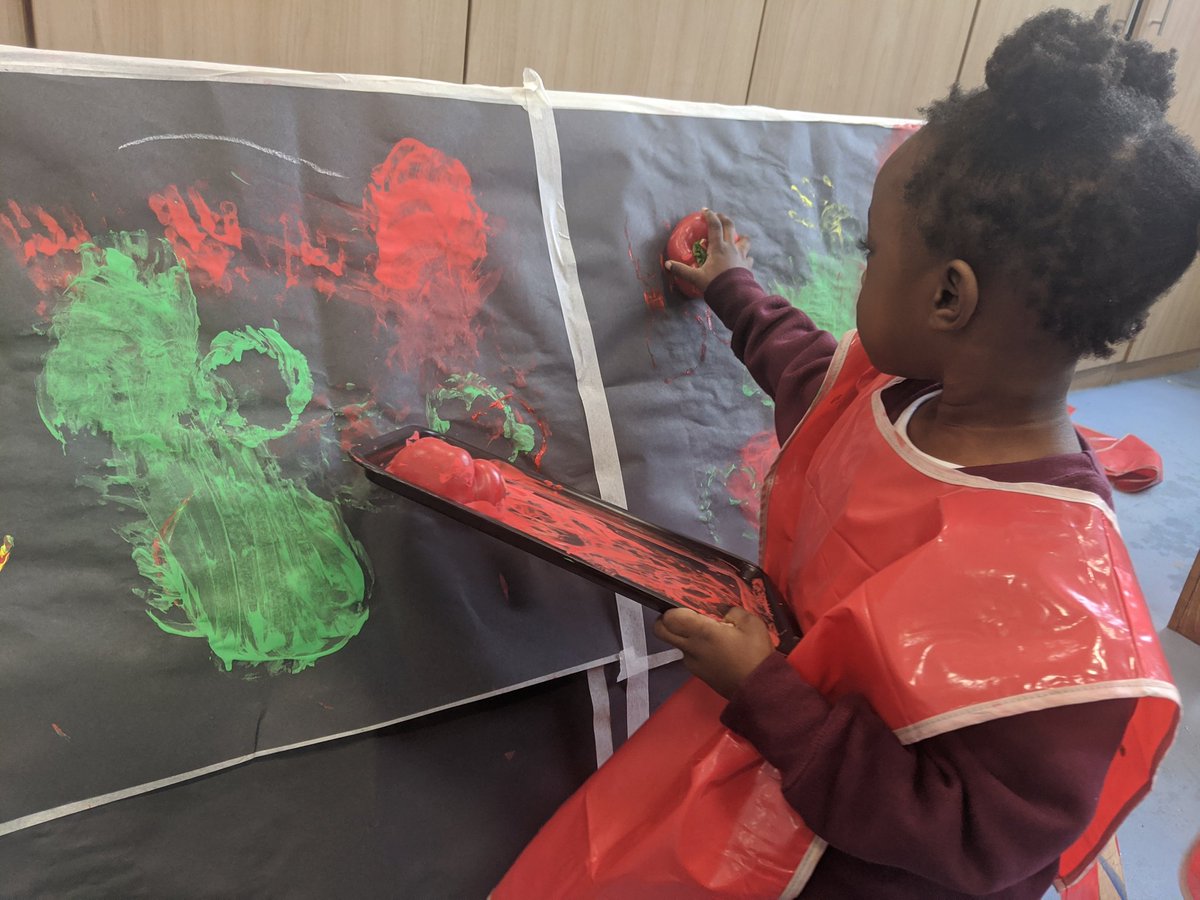 anfieldroadeyfs's tweet photo. #BabyBugs used peppers to #MarkMake with paint. They were very creative 🖼️🎨🖌️ https://t.co/IoaSMR23it