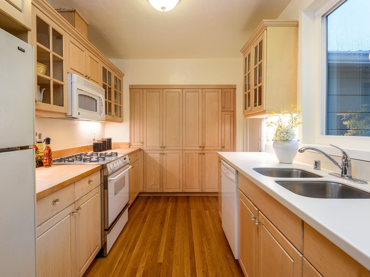 CribExpert's tweet photo. The perfect starter home in Belmont.  830 Laurel Avenue will be open Saturday and Sunday from 1-4PM.  Come by and take a look. https://t.co/KY9X6VtvHZ