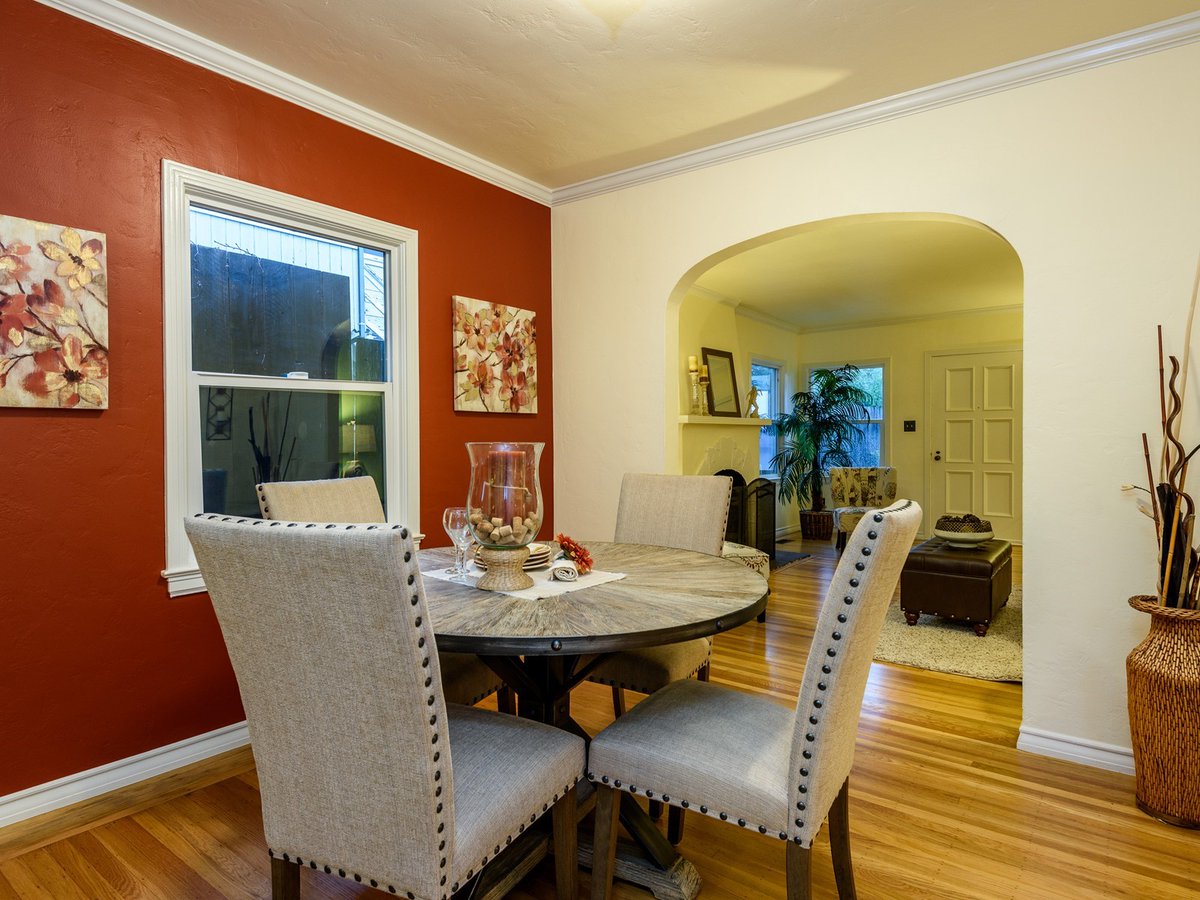 CribExpert's tweet photo. The perfect starter home in Belmont.  830 Laurel Avenue will be open Saturday and Sunday from 1-4PM.  Come by and take a look. https://t.co/KY9X6VtvHZ