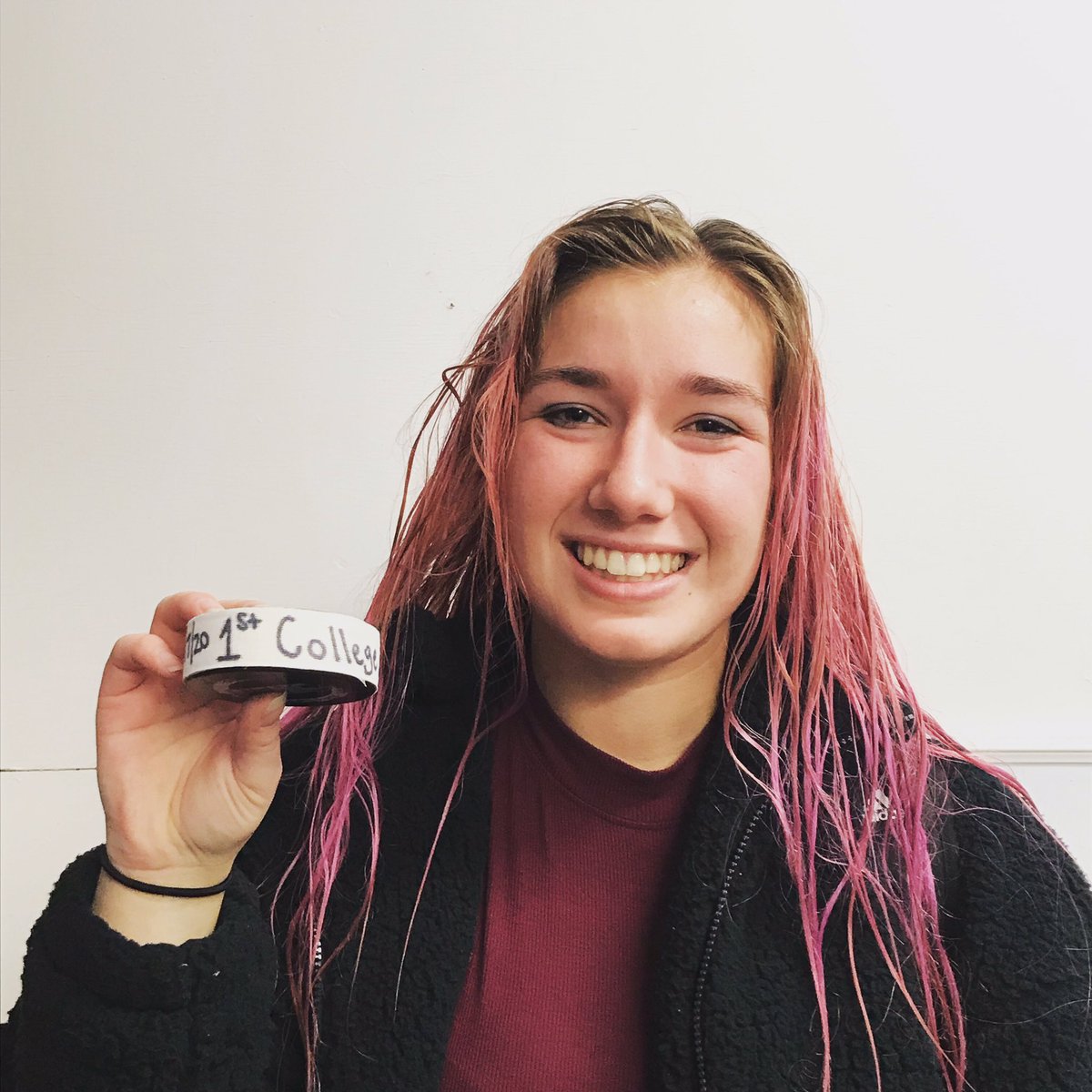 Congratulations to Sophomore Ally Freeman on a BIG 3 point night and her first college goal 🥅 🏒🚨#rollgrims
