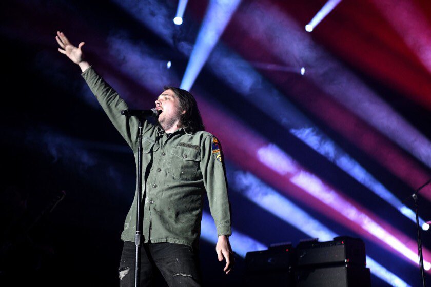 _GerardWayPics's tweet photo. #GerardWay2019
#GeeWay2019 
#MCRReturnEra https://t.co/NZL1ogQWbM