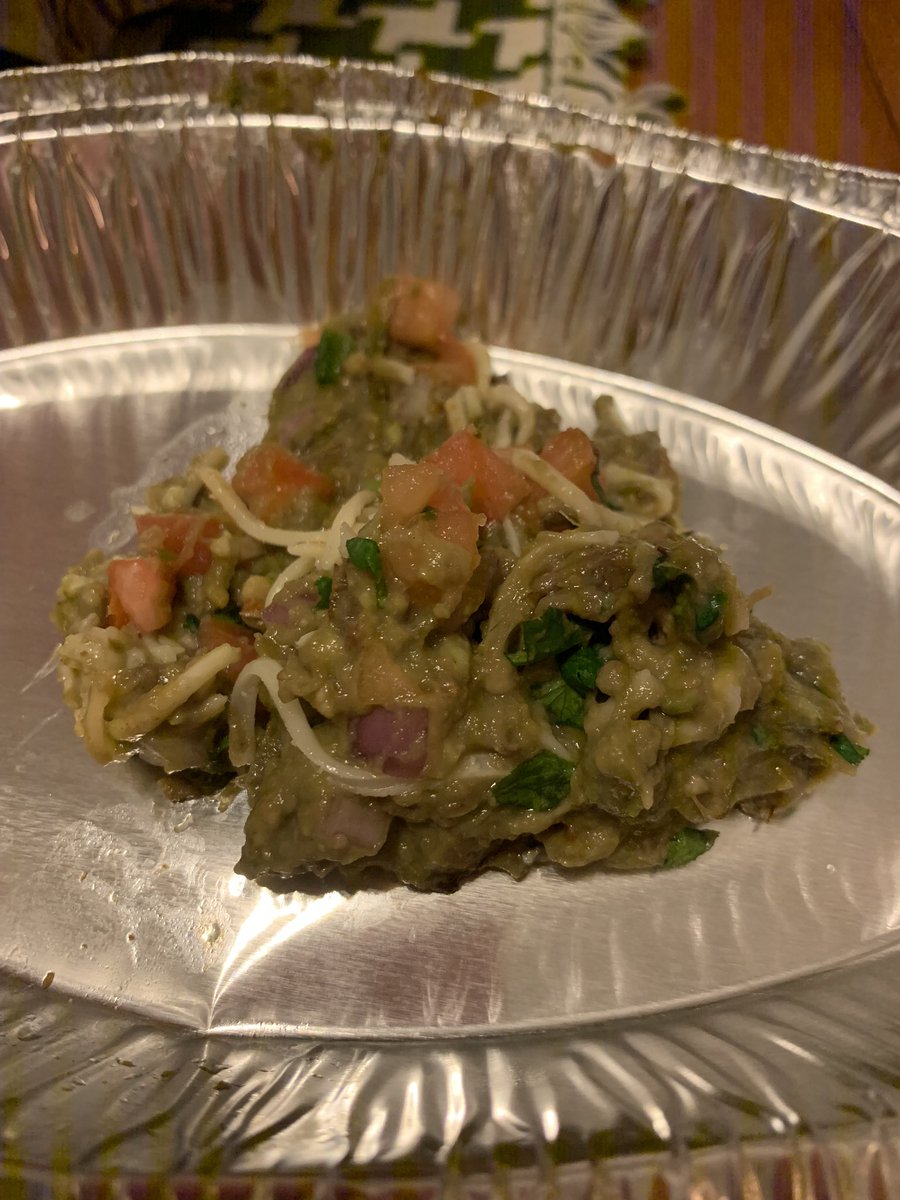 forwardfrmheart's tweet photo. I love spending close to $10 on guacamole upcharges and then it’s brown and gray and disgusting. Can’t wait for @ChipotleTweets to respond to my support email and get a refund. #sadguac https://t.co/gAswjEBJtX