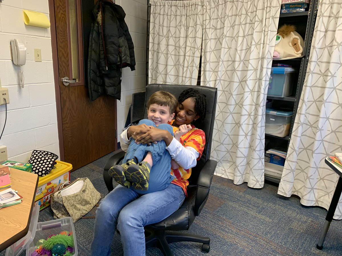 I was fortunate enough to complete my graduate internship at UCFSD years ago, &amp; I’m thrilled to pay it forward &amp; host this amazing grad student. My students are having so much fun getting to know her! #HappyHillendale