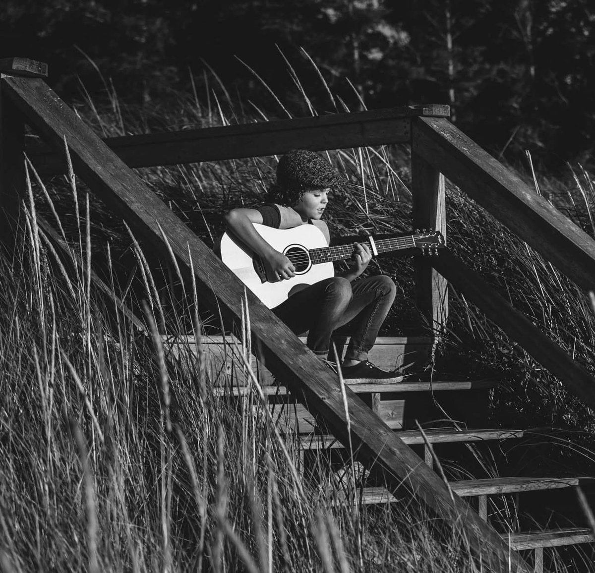 AndrewMacKay8's tweet photo. Performing @loneoakbrew this Sunday 4PM - 6PM. Thatcher MacKay - big set list including The Tragically Hip, Led Zeppelin, Tom Petty, East Coast Music! #pei #craftbeer #livemusic #thisguyROCKS https://t.co/vFMpoB02yK
