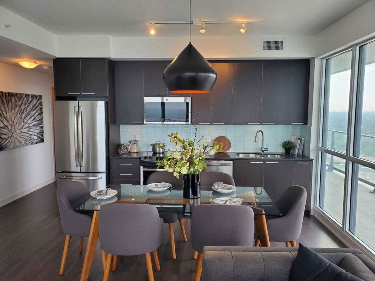 KarenMillarTeam's tweet photo. Just listed! Spacious 2 bdrm luxury condo in Mimico with Panoramic views! https://t.co/6h70WqE7Nq #KarenMillarTeam #TorontoExpert #Mimico #Etobicoke #WestEnd #Luxury #Condo #ForLease https://t.co/pZNft4AjqT