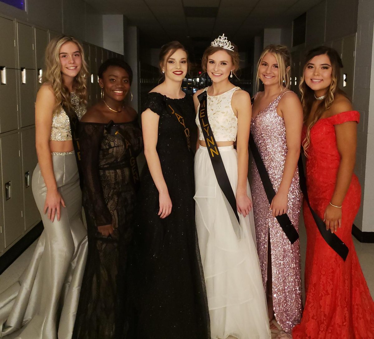 🏀 Homecoming Queen Melynn Miller and her beautiful court!
Congrats to all.