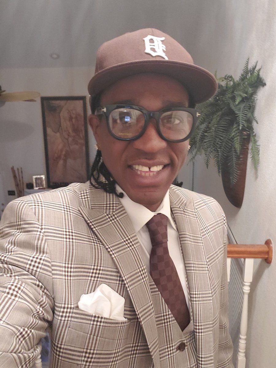 JAKAFELLAMOVIN's tweet photo. Stay lookin like money...... Stay gettin to da money!!! #jakafella #blackheff #jaketheflake #samenizzle #differentbankrolls #summoofit https://t.co/YhwcZ0tF05