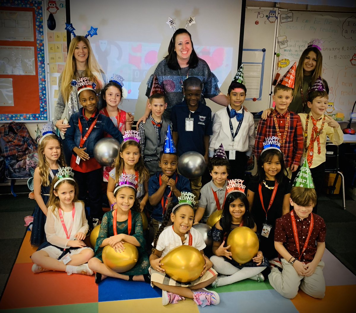 Here the class photo! Oh and @Miss_Rothberg’s first day #studentteacher