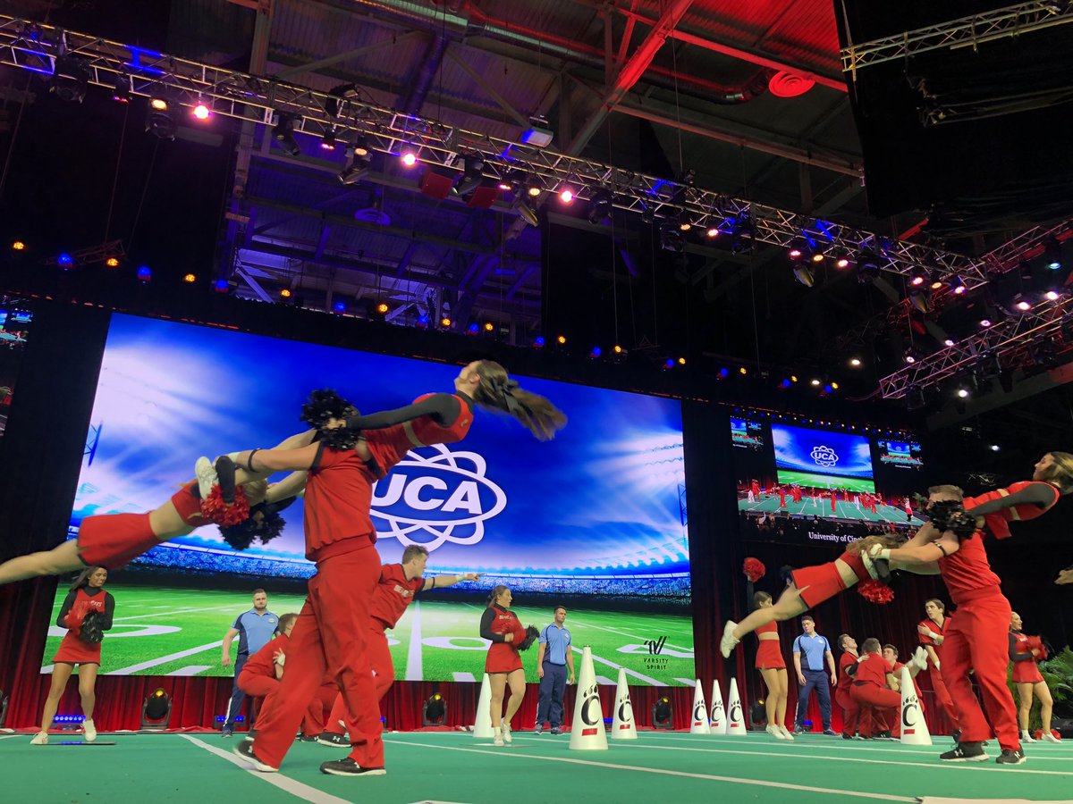 UCAupdates's tweet photo. RT to cast your vote for @GoBearcatsCHEER as the Game Day Fan Favorite! #UCAnationals https://t.co/yCxRthpRqZ
