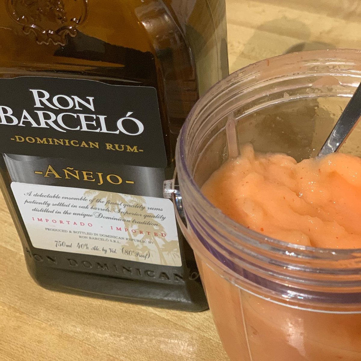 My Saturday with this girl ms Ziggy Zigz 🥰homemade #mixdrink #fruitmix with 3 shots of  #dominicanrum #añejo 🍹