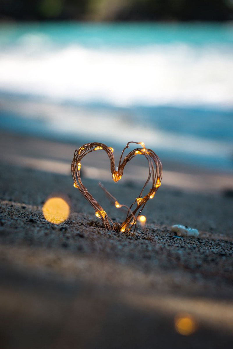 Media_Referral's tweet photo. Real and Virtual Love – The Digitalized Love – Ai LanceGo https://t.co/jWJ7AH7T6K https://t.co/RKvqe3IYXp