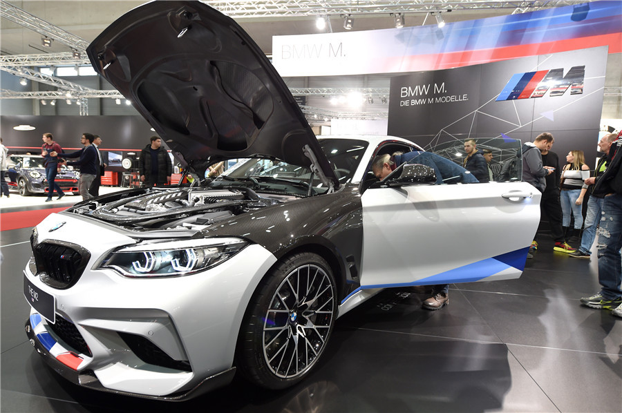 ChinaDaily's tweet photo. China's electric vehicles zoom into 2020 #ViennaAutoshow
https://t.co/H3Es1TYi3W https://t.co/8ueUKLjbfJ