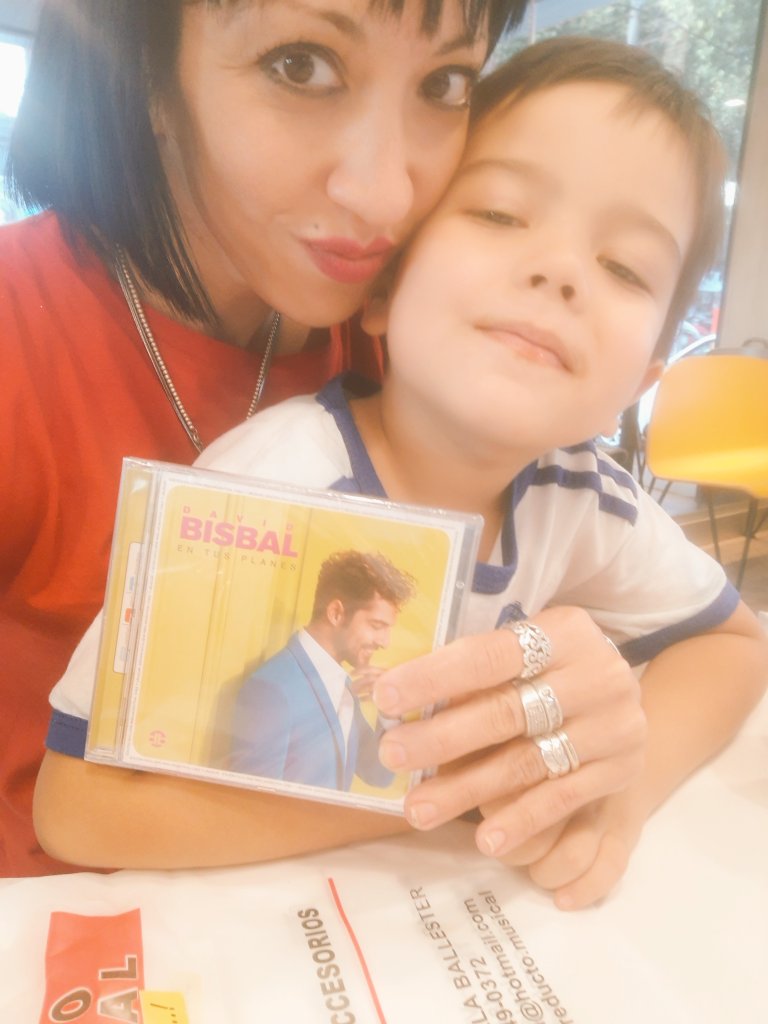 ArnaldoRomina's tweet photo. Si!💪🤸👏
En el 1dia de venta en❤️ 🇦🇷 ❤️Estos #bisbaleros se fueron a conseguir esta maravillosa(Obra de arte músical)
#EnTusPlanes
@davidbisbal ❤️🌠💿ya es nuestro si👏🤸💪siempre
#EnTusPlanes
@davidbisbal y más este #2020db
@UniversalSpain
@UMArgentina
@teambisbalarg ❤️🇦🇷❤️ https://t.co/R2Od8ls21t