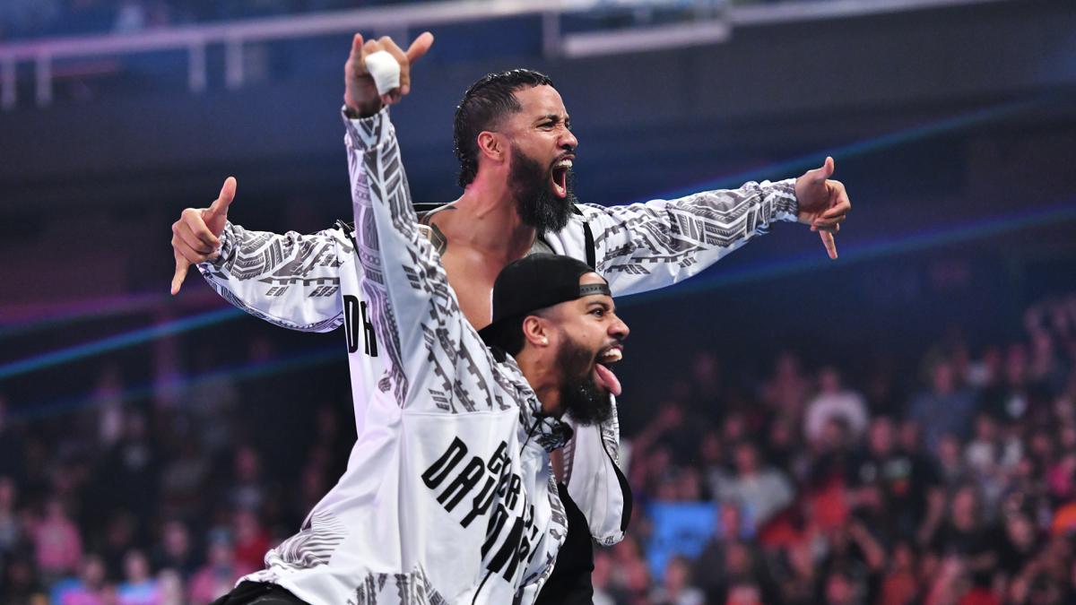WWEUsos_Fan's tweet photo. #SmackDown @WWEUsos photos https://t.co/QbG9IvN5WC