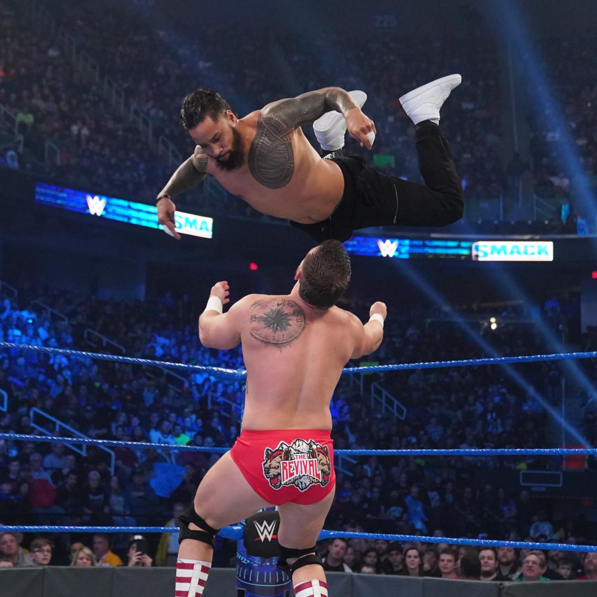 WWEUsos_Fan's tweet photo. #SmackDown @WWEUsos photos https://t.co/QbG9IvN5WC