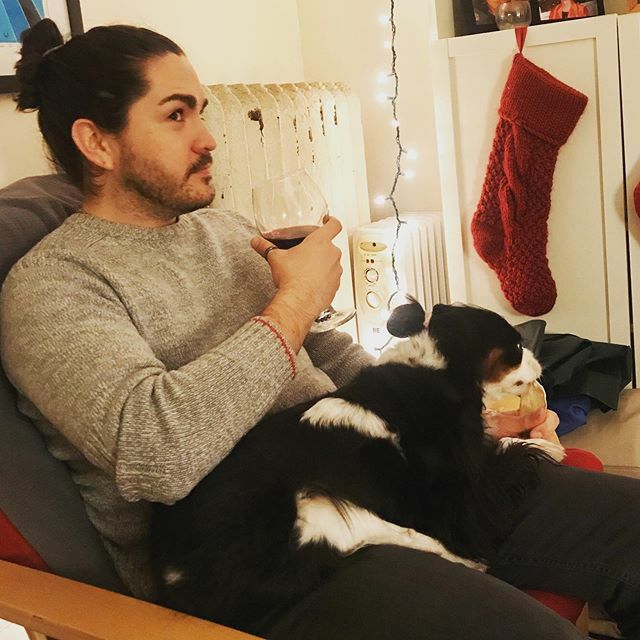 cavinthewild's tweet photo. Dad and Mira, rocking their buns. #cavbun #manbun #cavalierkingcharlesspaniel #cavaliersofinstagram #proudcavdad https://t.co/l3kyYHJ58m https://t.co/KJdUl0CwcI
