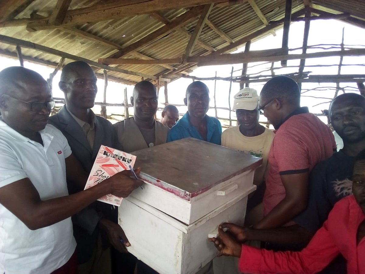 KidsCareK's tweet image. We do more when we come together! This week two farmer&apos;s  groups in the Community Based HomeCare and Bee keeping (CBHB) project received bee keeping materials from the County Government to boost their income generating activities. #sustainability  #mobilizingsupport #FridayVibes