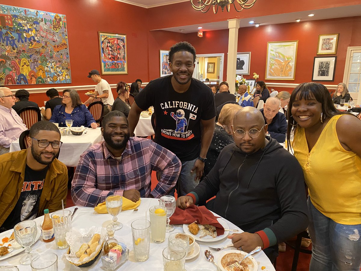icecoldjd1906's tweet photo. #BlackBruinsMeet in NOLA. #ucla #ubaa @KamikaTDillard @sebrophd @nealesqtweets my 4 and my pin donβt have twitter and donβt need it https://t.co/pHFWilt1ve