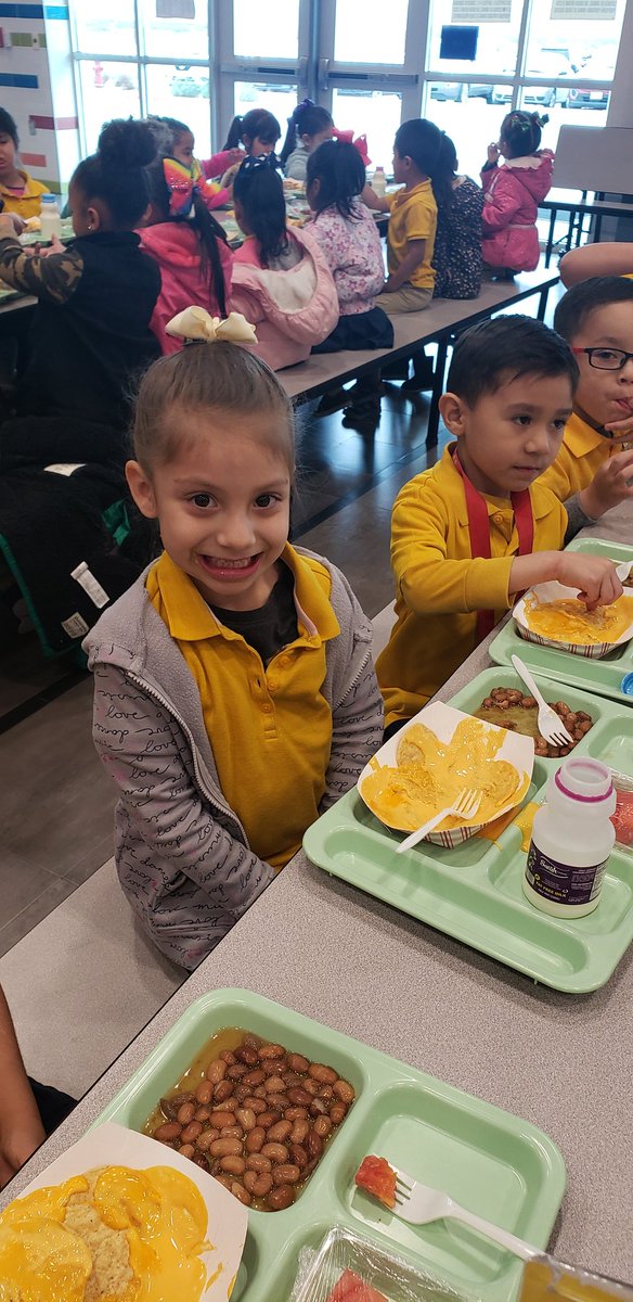 Panza llena corazón contento! Love this cutie pie!!! <a href="/franco_emmi/">Emmi Franco</a> <a href="/Mawlisha/">Melissa Avalos</a> #TeamSISD #buffalostrong