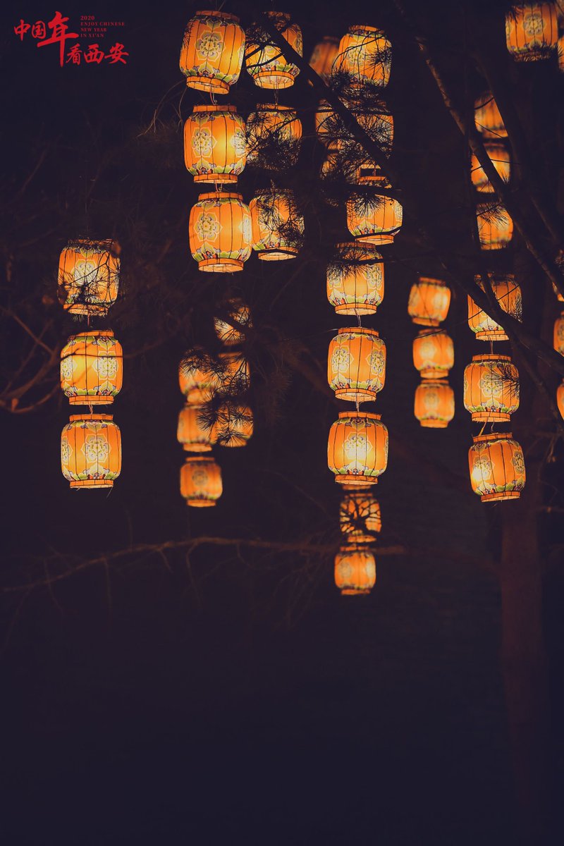 VisitXian's tweet photo. In Xi’an, people believe that if you make wishes to the hanging lanterns, they would come true. So why not write down your hopes? The lanterns will listen and help you!😍#visitXiAn  #enjoyChineseNewYearinXiAn2020 https://t.co/yKiTfTgIDs