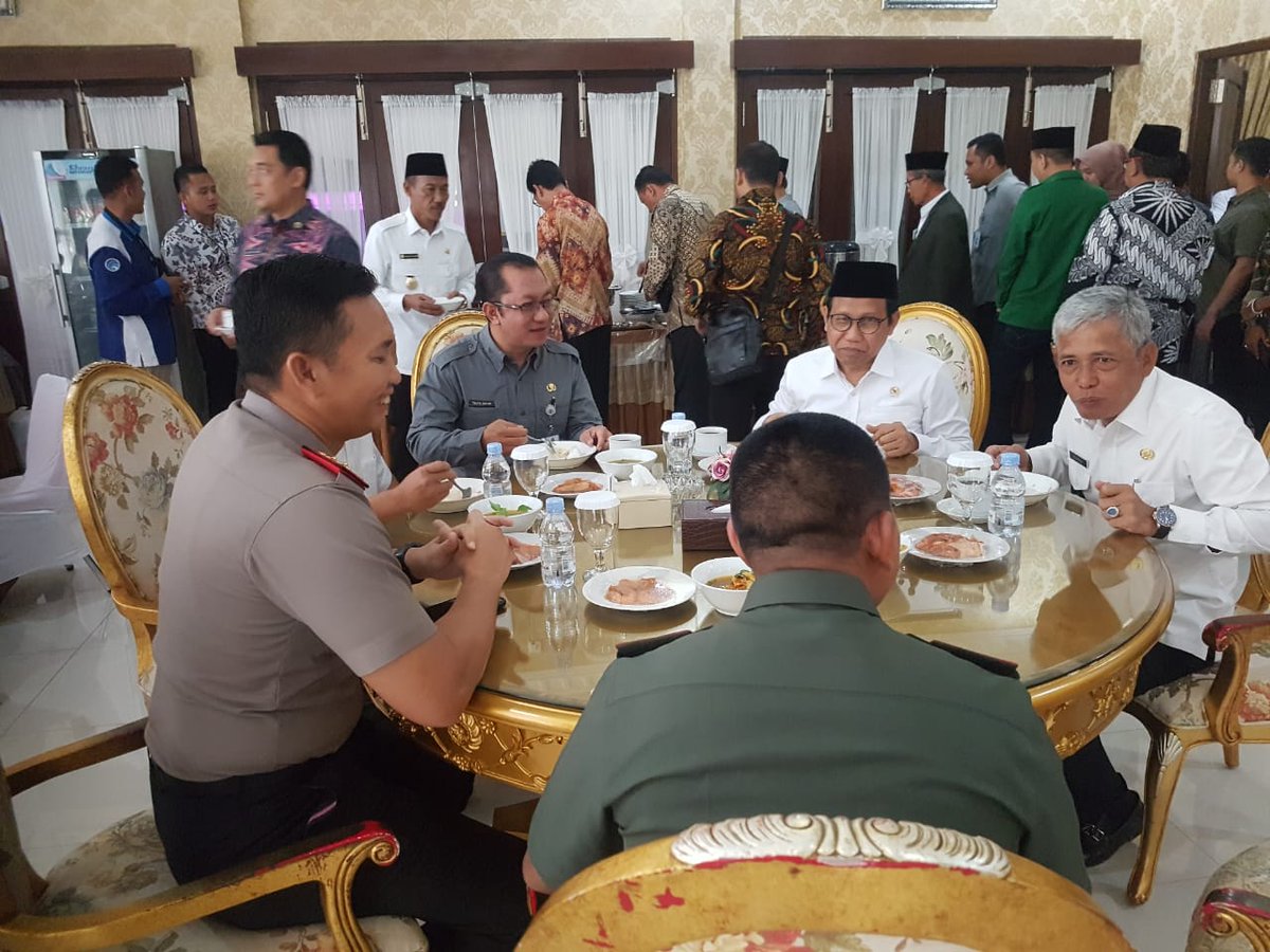 yanti_rakhman's tweet photo. Kunjungan kerja menteri desa, PDTT, ke desa Sedyo Kecamatan Mesuji Raya Kabupaten OKI. 18 januari 2020.. Sukses selalu Pak Menteri..
#DesaDigital
@halimiskandarnu 
@anwsanusi 
@taufikmadjid71 
@fachrilabalado
@SukoyoKasekpro
@zella0602
@tppkemendes 
#TPPSumsel
#TPPOKUTimur https://t.co/91Jm5M3fPB