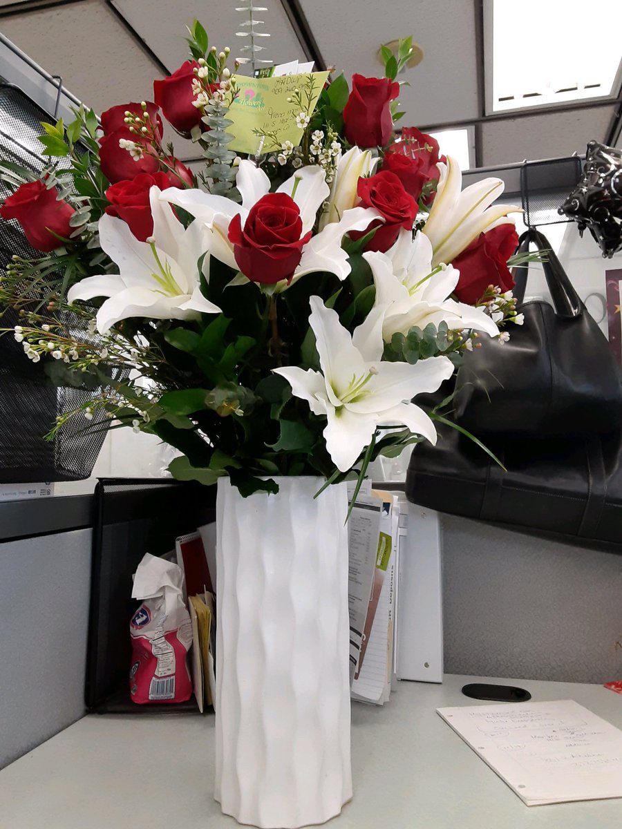 26 roses to say thank you for 26 years with my little flower. #SpecialDelivery #Anniversary #loveismedicine