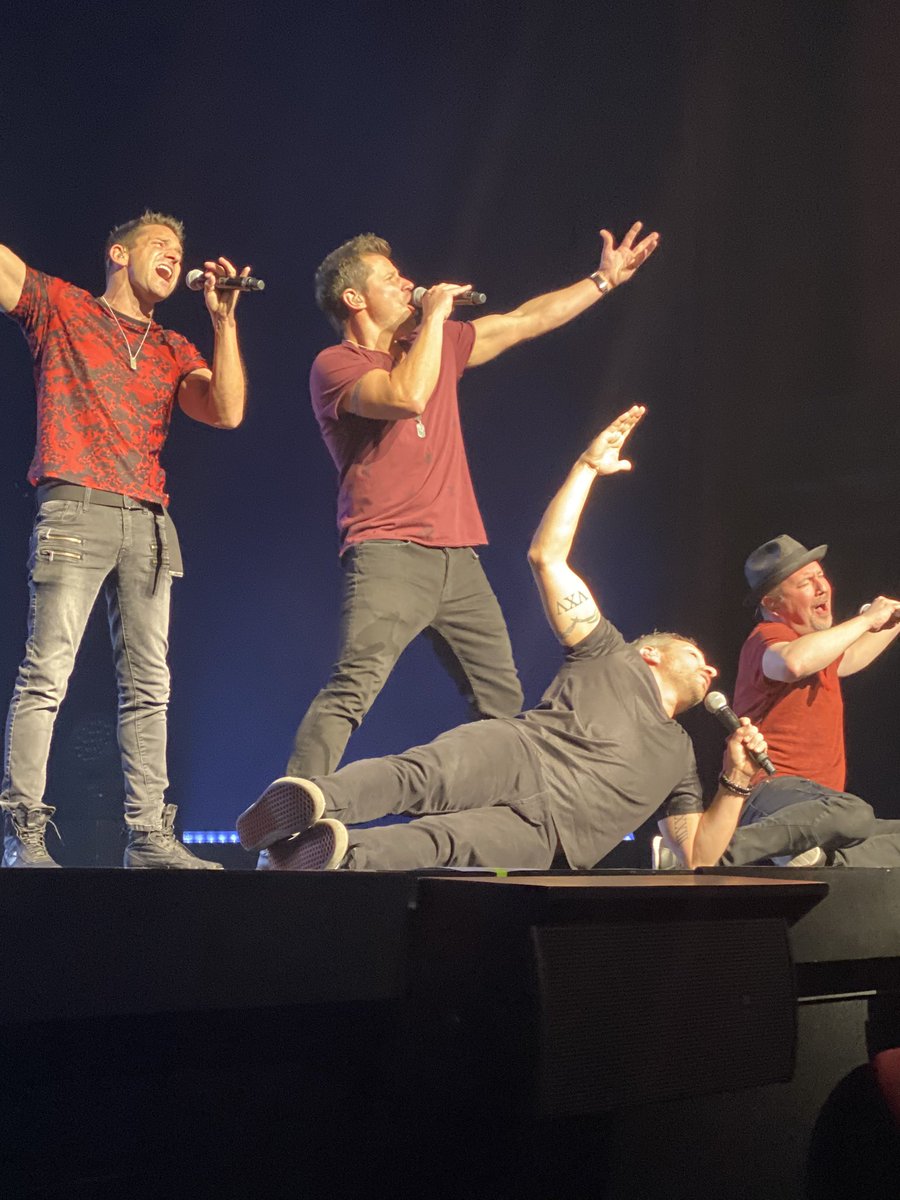 ChrissyMaduri's tweet photo. @98official @JeffTimmons @JustinJeffre @NickLachey @DrewLachey Unbelievable show and thanks for a great night! Sung along from the front row!! #fansinceday1 https://t.co/1q43Ji1iyQ