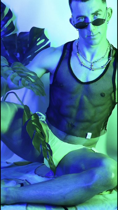 Wanna mesh around? ?? #gayfashion #croptop #marekrichard https://t.co/uxgNugv8P4