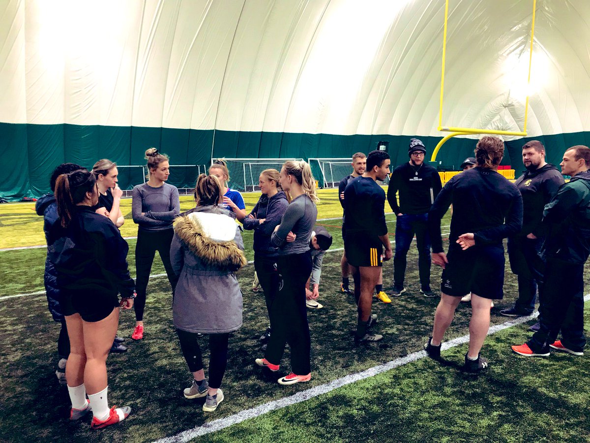 russellearnshaw's tweet photo. Canada, it’s been emosh... thanks @GraemeMoffat and @AaronTakel plus head coach @dan_meikle         ❤️🥶🇨🇦 #NowHome can’t wait @AmyEarnshaw1 😘 https://t.co/dve9IFq5ut