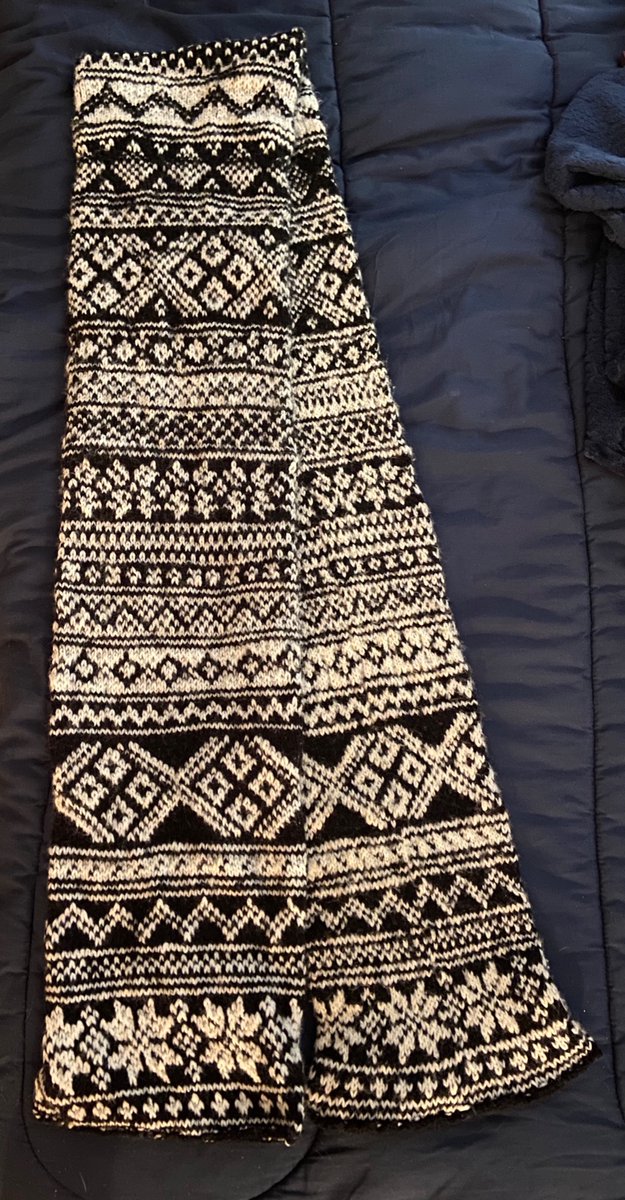 AnnieRaeMarques's tweet photo. Five years later. I finally finished #Knitting the #MinUlla scarf. It’s my first #fairisle https://t.co/QJQdODs7v4