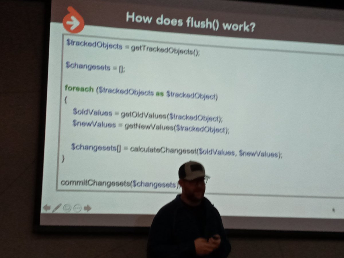 gam3r_tux's tweet image. Now learning new things about #PHP in another presentation of #PHPQRO2020