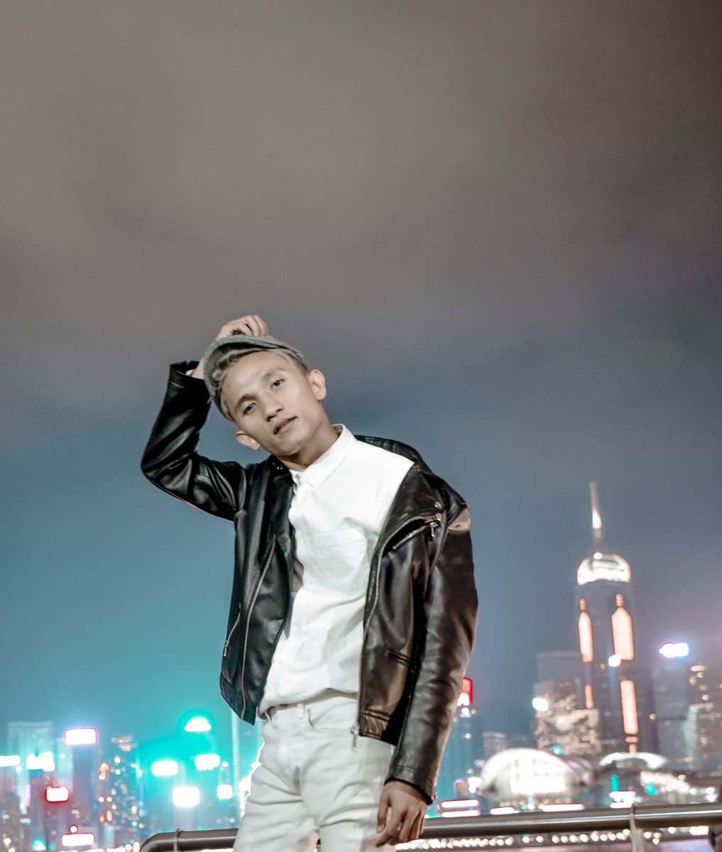 OH HELLO AGAIN TWITTER ! LONG TIME NO SEE 3 YEARS PASSED 😎