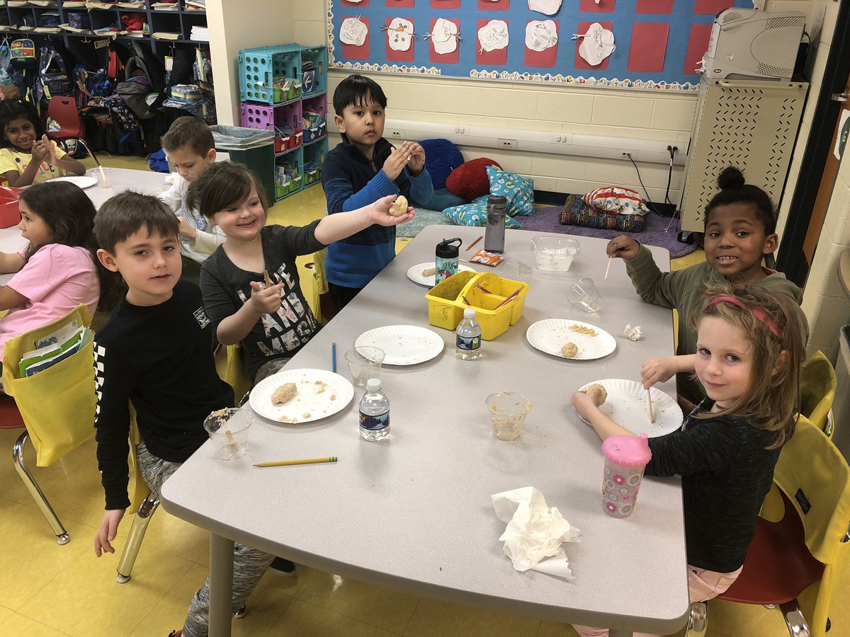 MrsMillerNPSD's tweet photo. Today in our unit exploring materials we learned how to make particleboard and plywood! #NPSDFDK #sciencerocks https://t.co/ZR7BLn4M0d