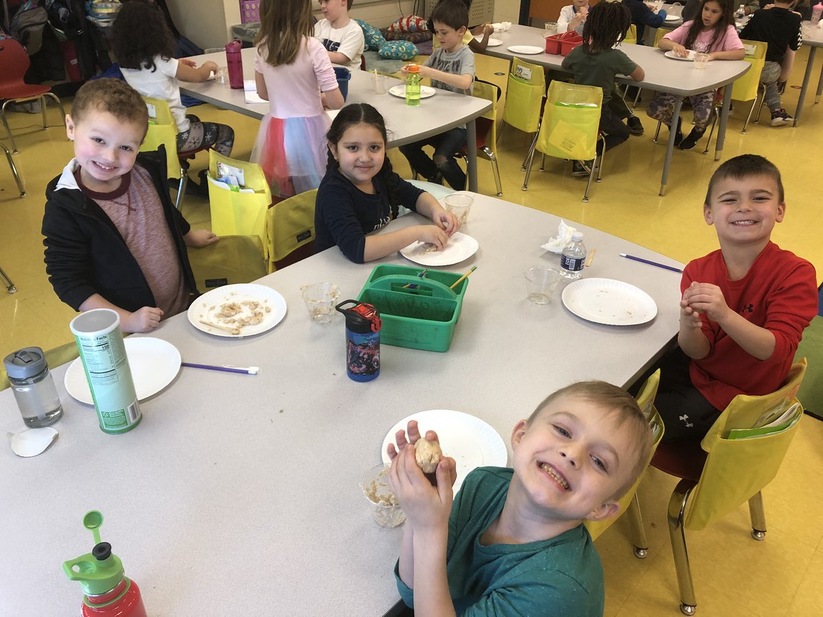 MrsMillerNPSD's tweet photo. Today in our unit exploring materials we learned how to make particleboard and plywood! #NPSDFDK #sciencerocks https://t.co/ZR7BLn4M0d