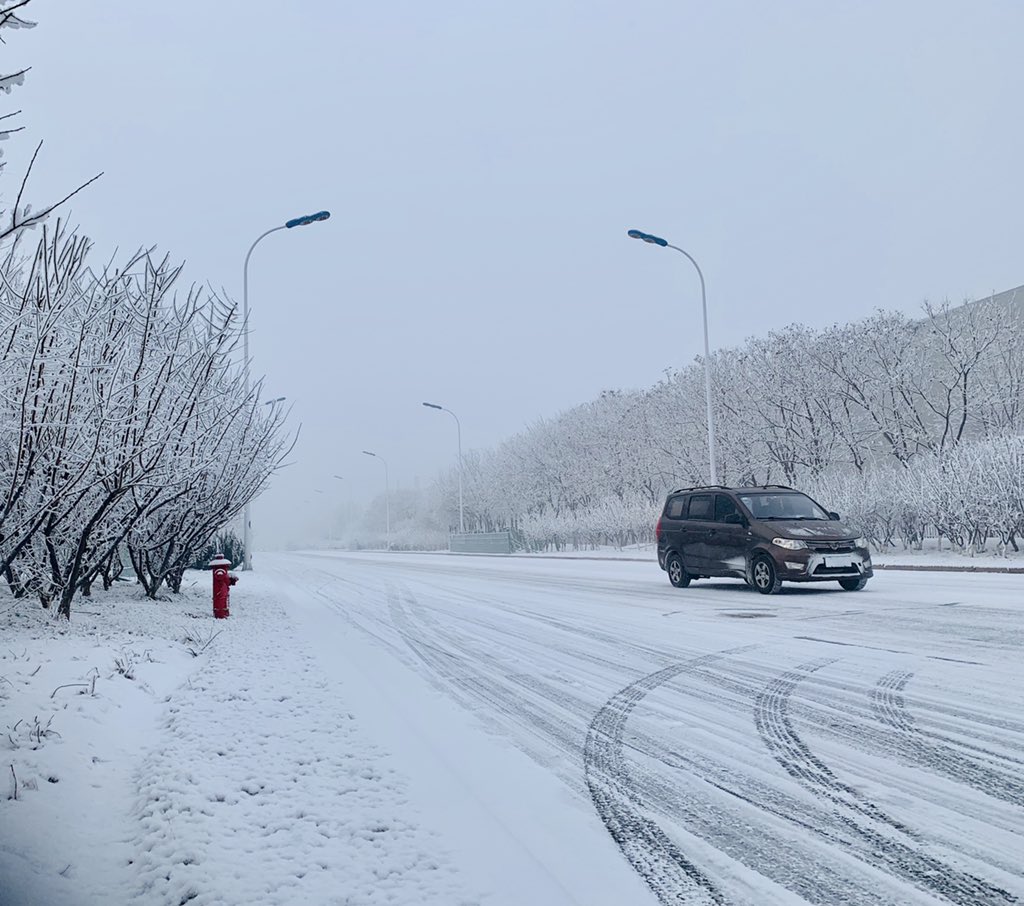 blitheheartAnne's tweet image. After days of really cold temperature; it finally snowed here in Tianjin,China this morning. But as i am typing this, it’s melting already.🤷🏻‍♀️😅