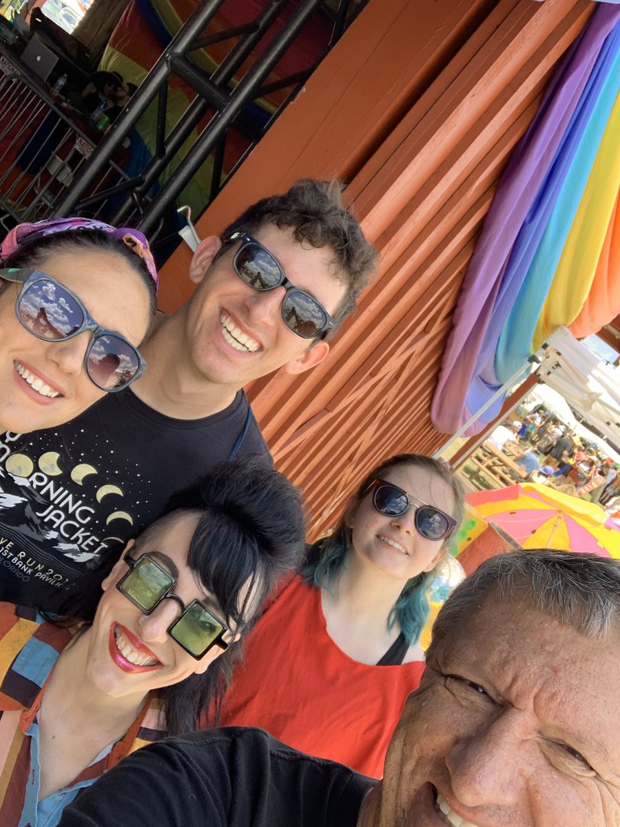 jvbt82hhs's tweet image. Going to Bonnaroo is #WhatFriendsAreFor