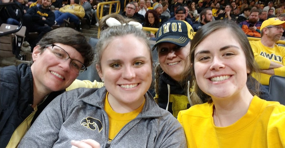 Staceykryan's tweet photo. Girls night 💛🖤 #FightForIowa https://t.co/3DSI6fJddj